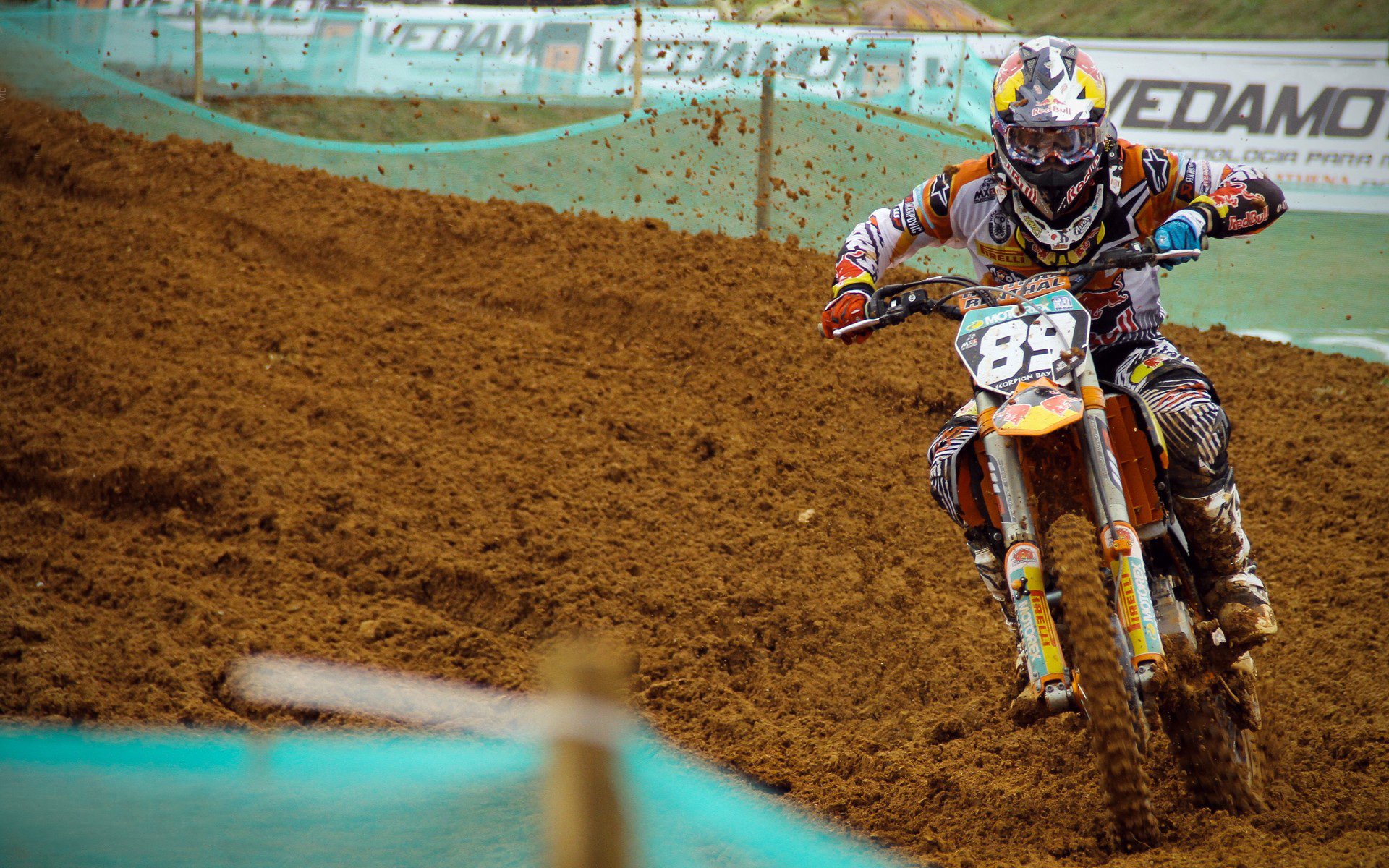 “意甲硬实力对决，冠军争夺依旧激烈”，意甲榜首